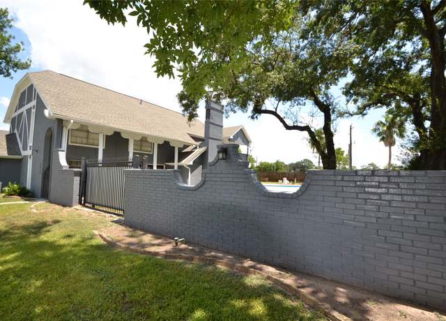 Property at 6918 Bent Branch Dr, Houston, TX 77088, 4 beds, 3 baths