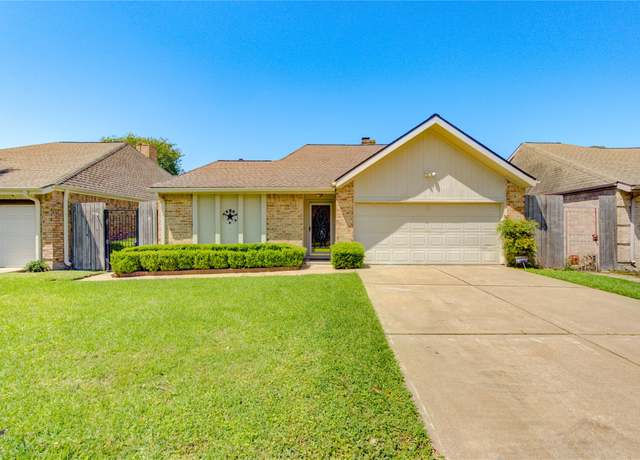 Property at 11806 Brook Meadows Ln, Meadows Place, TX 77477, 3 beds, 2 baths