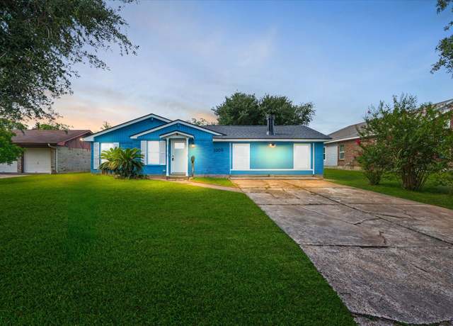 Property at 2205 21st Ave N, Texas City, TX 77590, 4 beds, 2 baths