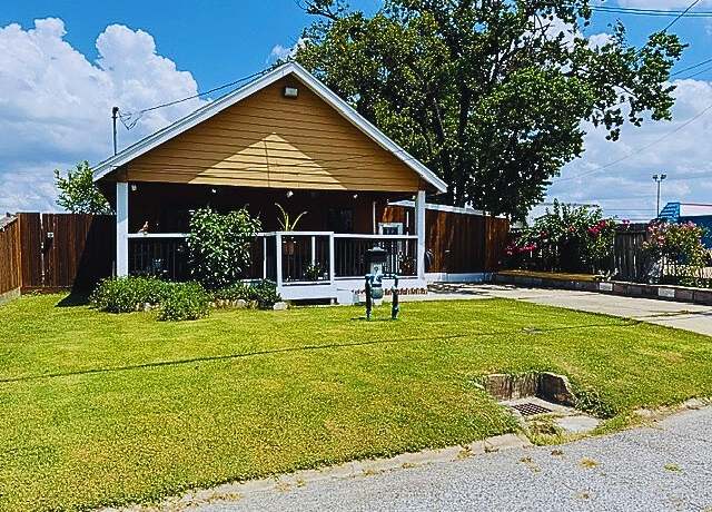 Property at 908 Lakin Ave, Pasadena, TX 77506, 4 beds, 2 baths