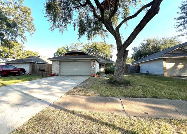 Property at 14014 Clear Forest Dr, Sugar Land, TX 77498, 3 beds, 2 baths
