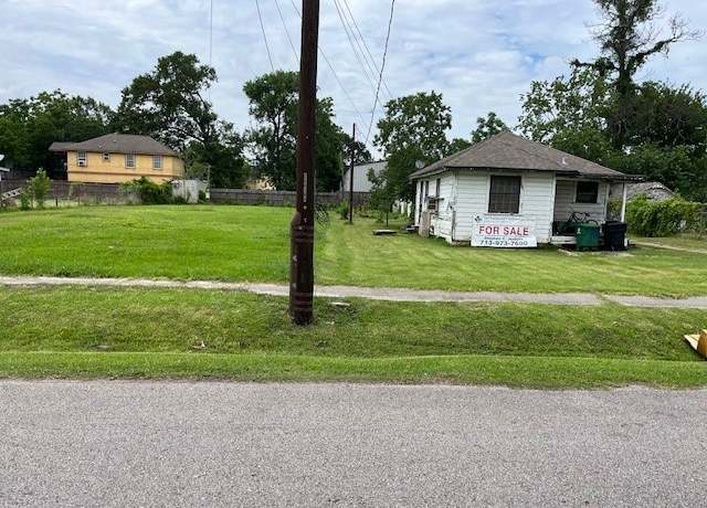 Property at 911 Bennington St, Houston, TX 77022