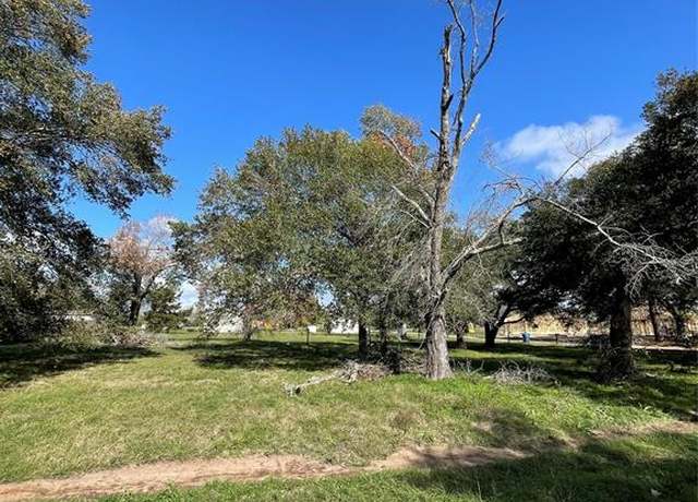Property at 1400 Shepard St, Hempstead, TX 77445