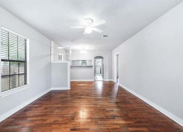 Property at 601 W Dumble St, Alvin, TX 77511, 2 beds, 1 bath