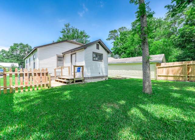 Property at 601 W Dumble St, Alvin, TX 77511, 2 beds, 1 bath