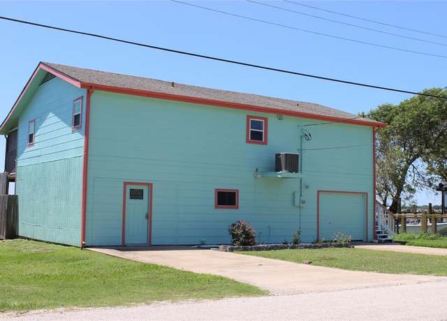 Property at 323 E Bayshore Dr, Palacios, TX 77465, 3 beds, 3 baths