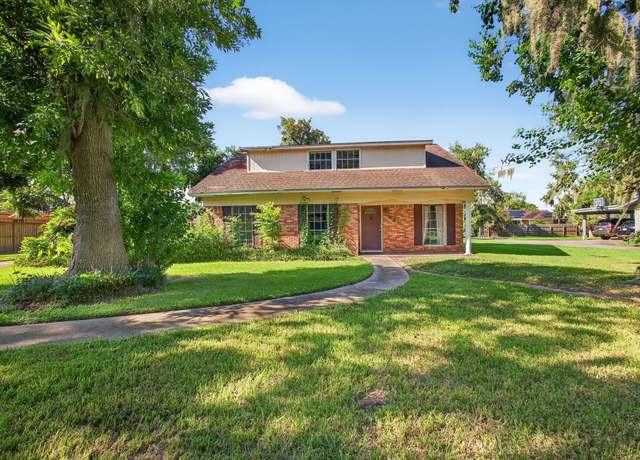 Property at 444 Southern Oaks Dr, Lake Jackson, TX 77566, 5 beds, 2.5 baths