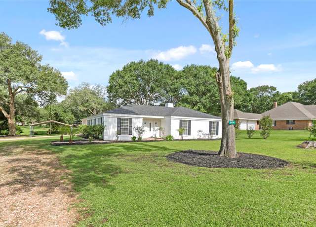 Property at 3101 Possum Trot St, Brenham, TX 77833, 4 beds, 2.5 baths