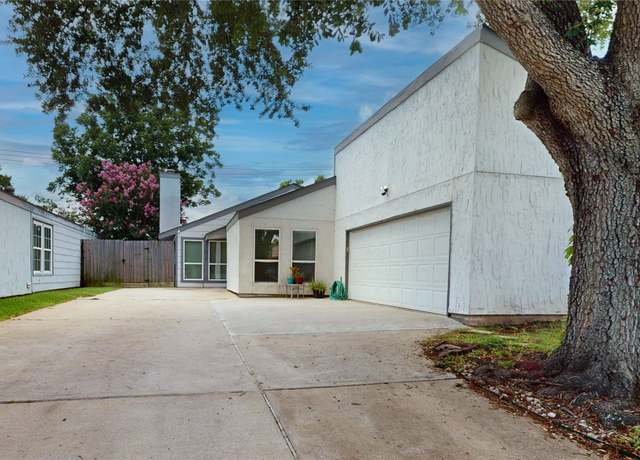 Property at 11027 Oakcenter Dr, Houston, TX 77072, 3 beds, 3 baths