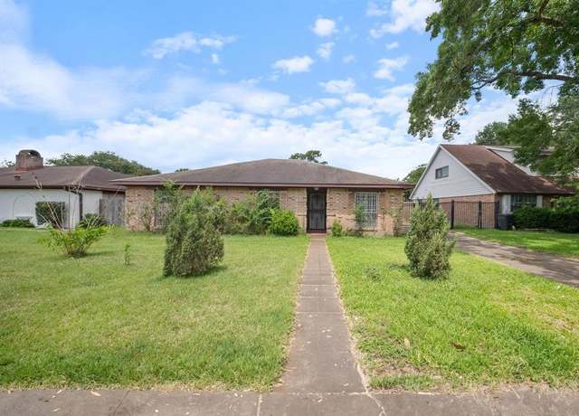 Property at 7026 Lacy Hill Dr, Houston, TX 77036, 3 beds, 2 baths