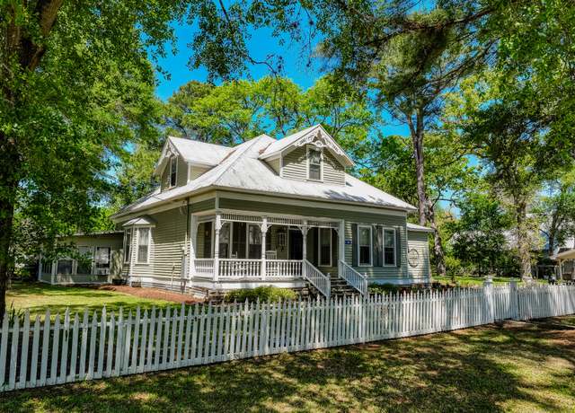 Property at 235 Hickory St, New Ulm, TX 78950, 3 beds, 3 baths