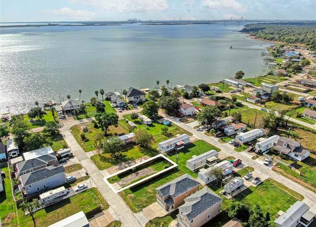 Property at 142 Flamingo Bight S, Baytown, TX 77523