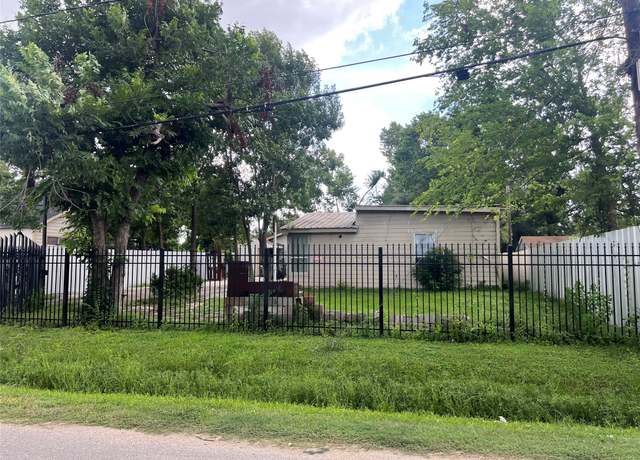 Property at 1925 Sunny Dr, Houston, TX 77093, 7 beds, 4 baths
