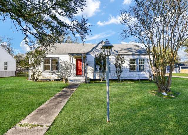 Property at 802 18th Ave N, Texas City, TX 77590, 3 beds, 2 baths