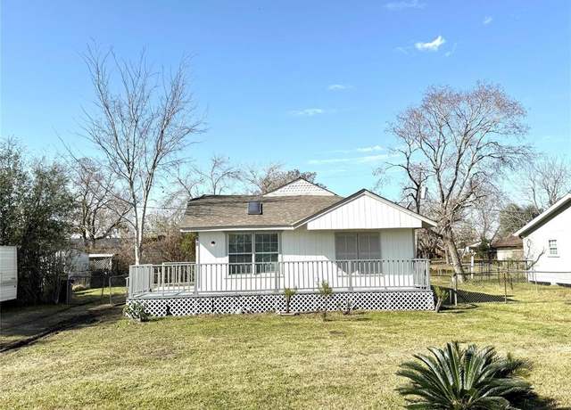 Property at 828 Easy St, La Porte, TX 77571, 2 beds, 1 bath