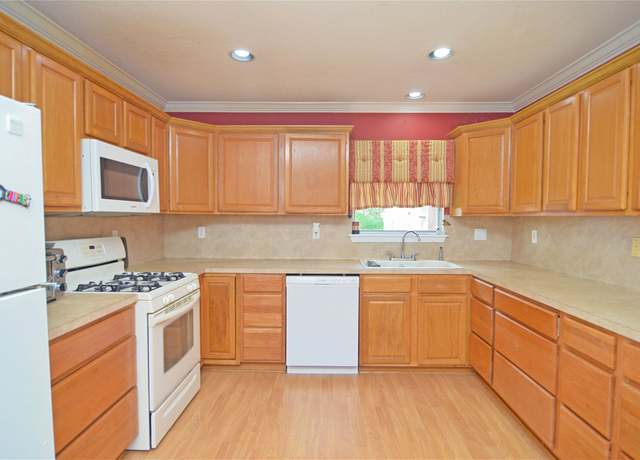 Property at 2719 Sweetgum St, Pasadena, TX 77502, 3 beds, 1.5 baths