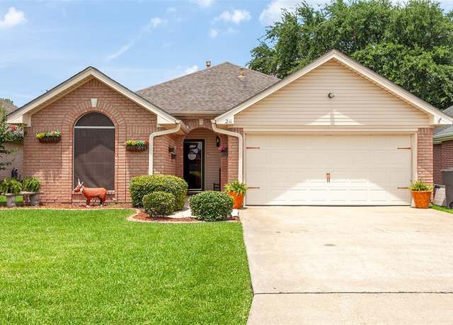 Property at 211 S 5 1/2 St, Nederland, TX 77627, 3 beds, 2.5 baths