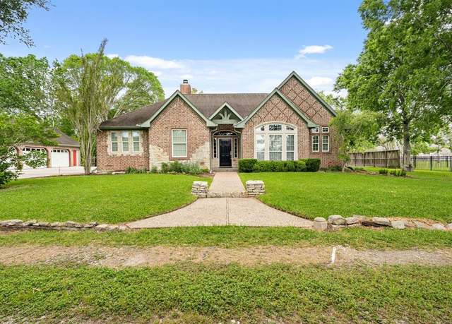 Property at 1008 Mustang Dr, Friendswood, TX 77546, 3 beds, 2.5 baths