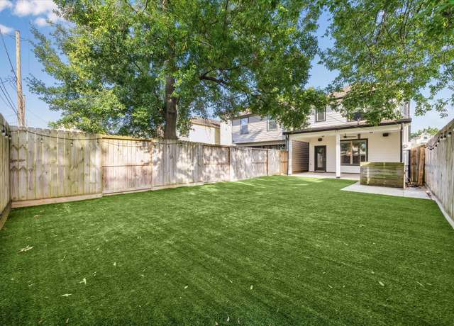 Property at 831 W 26th St, Houston, TX 77008, 3 beds, 2.5 baths