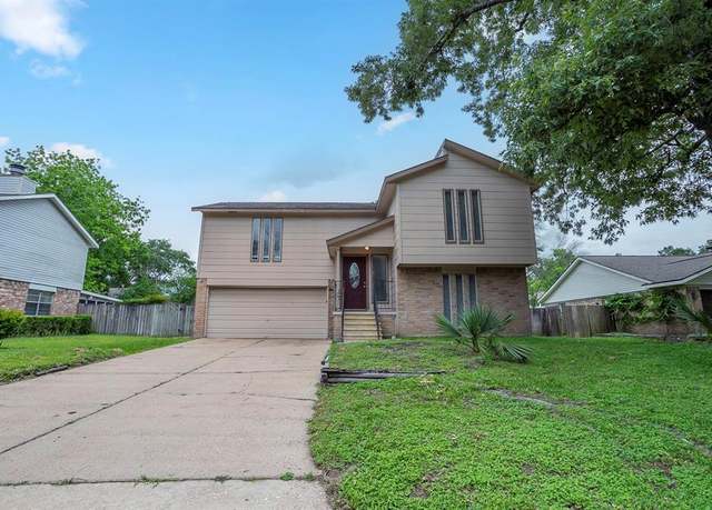 Property at 3015 Glen Spring Dr, Houston, TX 77339, 3 beds, 2.5 baths