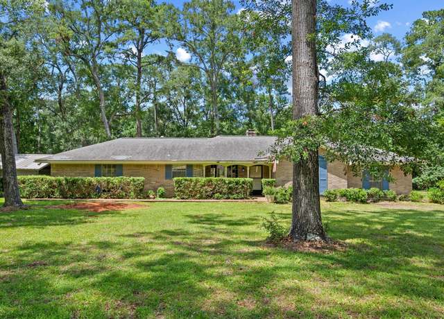 Property at 1819 Pin Oak Dr, Conroe, TX 77301, 3 beds, 3 baths