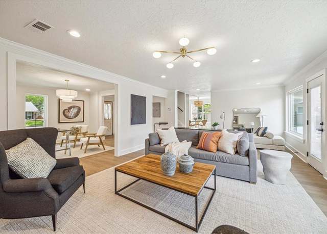 Property at 10918 Piping Rock Ln, Houston, TX 77042, 4 beds, 2.5 baths