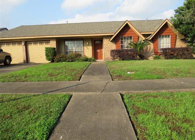 Property at 303 Coronation Dr, Houston, TX 77034, 3 beds, 2 baths