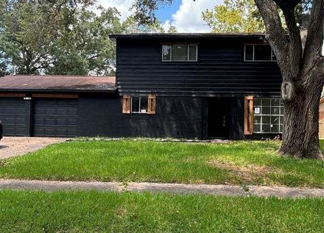 Property at 2009 Sandlewood Dr, Bay City, TX 77414, 3 beds, 3 baths