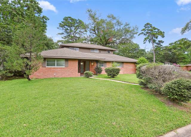 Property at 112 N Woodsway St E, Conroe, TX 77301, 5 beds, 3.5 baths