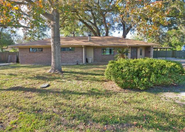 Property at 1303 Mac Dr, Sweeny, TX 77480, 4 beds, 1.5 baths