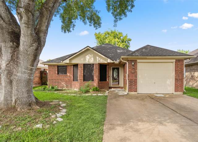 Property at 2721 Overland Trl, Dickinson, TX 77539, 3 beds, 2 baths