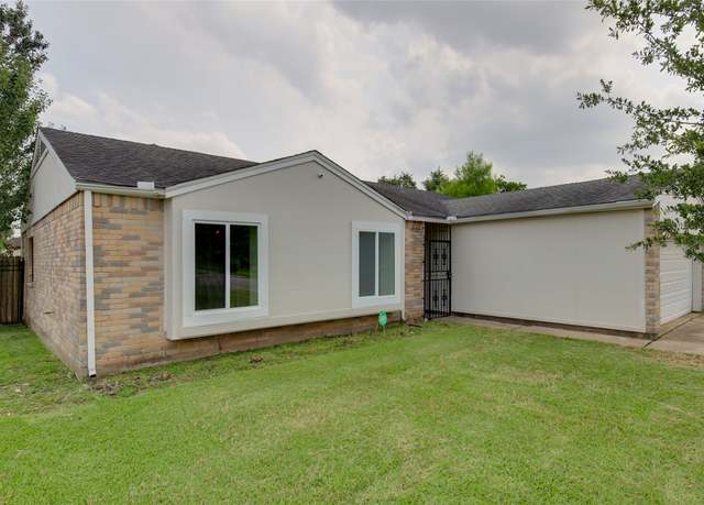 Property at 15803 Pryor Dr, Houston, TX 77489, 3 beds, 2 baths