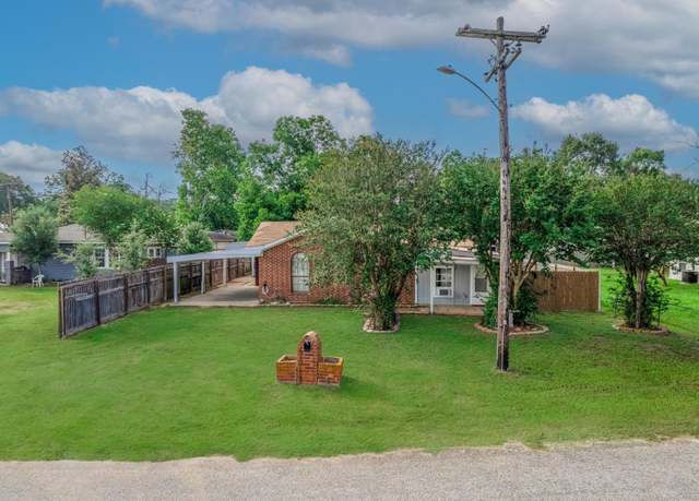 Property at 810 Roosevelt St, Sealy, TX 77474, 4 beds, 3 baths