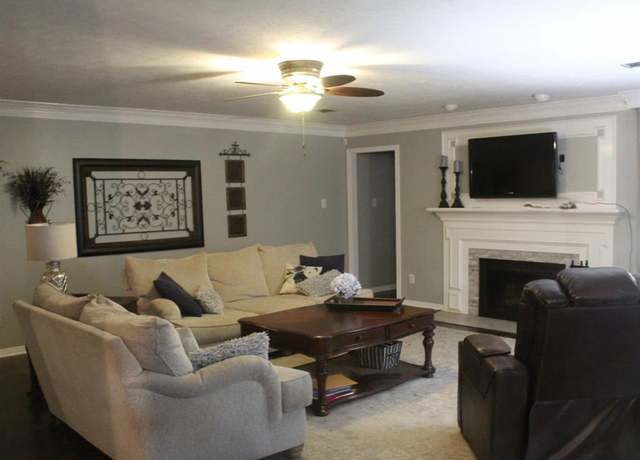 Property at 2128 Wimbleton Ct, Pearland, TX 77581, 4 beds, 3.5 baths