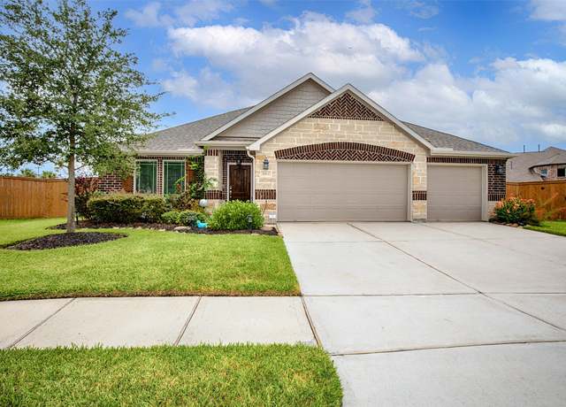 Property at 12614 Grand Haven Dr, La Marque, TX 77568, 3 beds, 3 baths