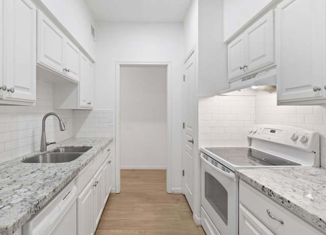 Property at 2425 Underwood St #154, Houston, TX 77030, 1 bed, 1 bath