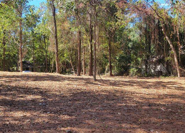 Property at 735 Stonewall Jackson Dr, Conroe, TX 77302