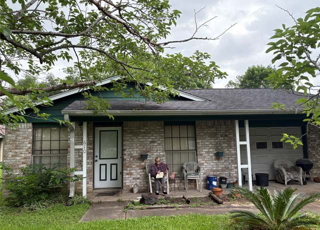 Property at 610 N 12th St, La Porte, TX 77571, 3 beds, 1.5 baths