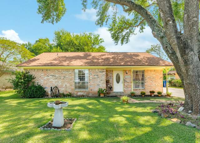 Property at 517 Earls Ct, Angleton, TX 77515, 3 beds, 2 baths