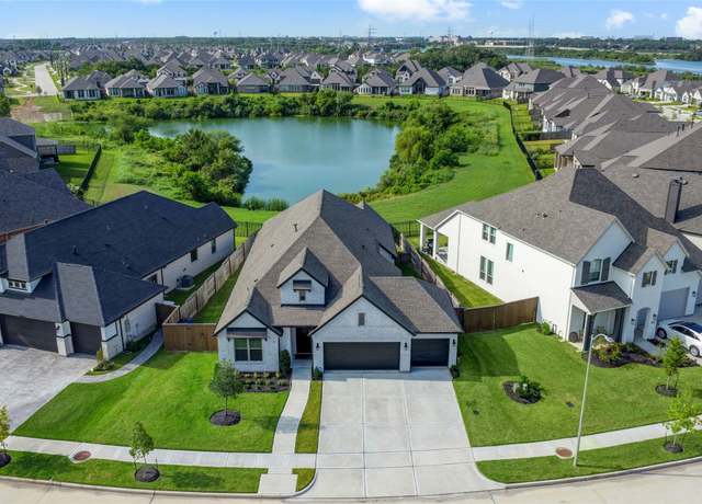 Property at 619 Rita Blanca Dr, Webster, TX 77598, 3 beds, 2.5 baths