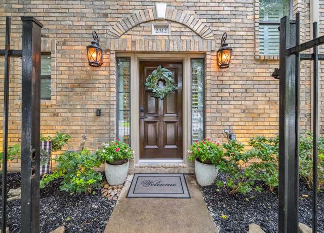 Property at 2312 Jackson St, Houston, TX 77004, 2 beds, 2.5 baths