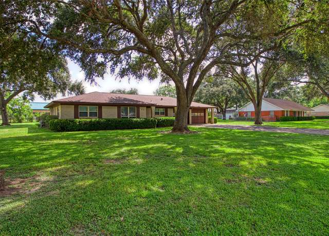 Property at 5824 Homestead Rd, Rosenberg, TX 77471, 3 beds, 1.5 baths