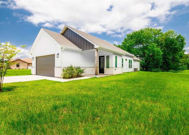 Property at 68 Fairway Dr, Trinity, TX 75862, 3 beds, 2 baths