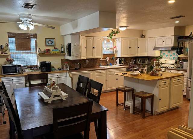 Property at 3421 Colorado Ave, Dickinson, TX 77539, 4 beds, 3 baths