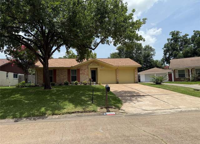 Property at 2002 Savanna Ct N, League City, TX 77573, 3 beds, 2 baths