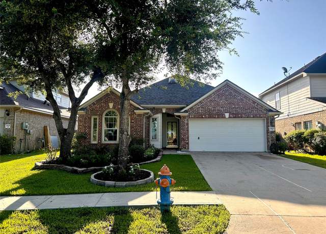 Property at 2907 Plum Lake Dr, Pearland, TX 77584, 3 beds, 2 baths