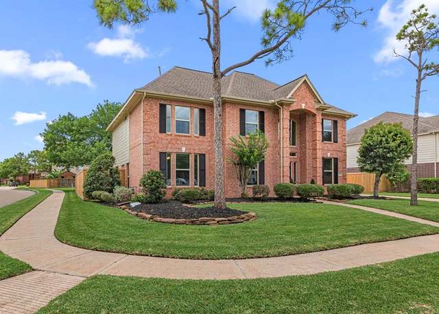 Property at 3514 Pine Tree Dr, Pearland, TX 77581, 5 beds, 3.5 baths
