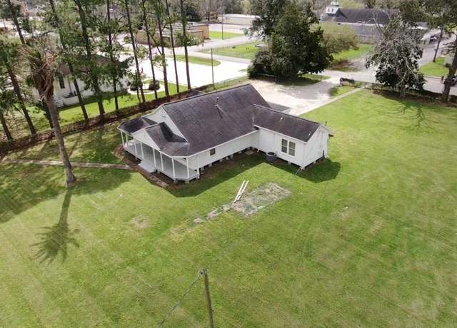Property at 218 Clay St, West Columbia, TX 77486, 3 beds, 1 bath