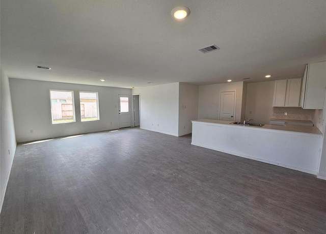 Property at 448 Shoreview Dr, Conroe, TX 77303, 4 beds, 2 baths
