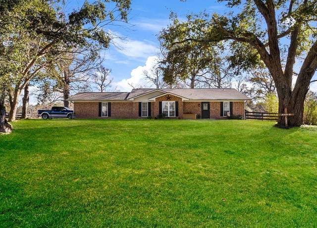 Property at 808 Castlewood Rd, Livingston, TX 77351, 3 beds, 2 baths